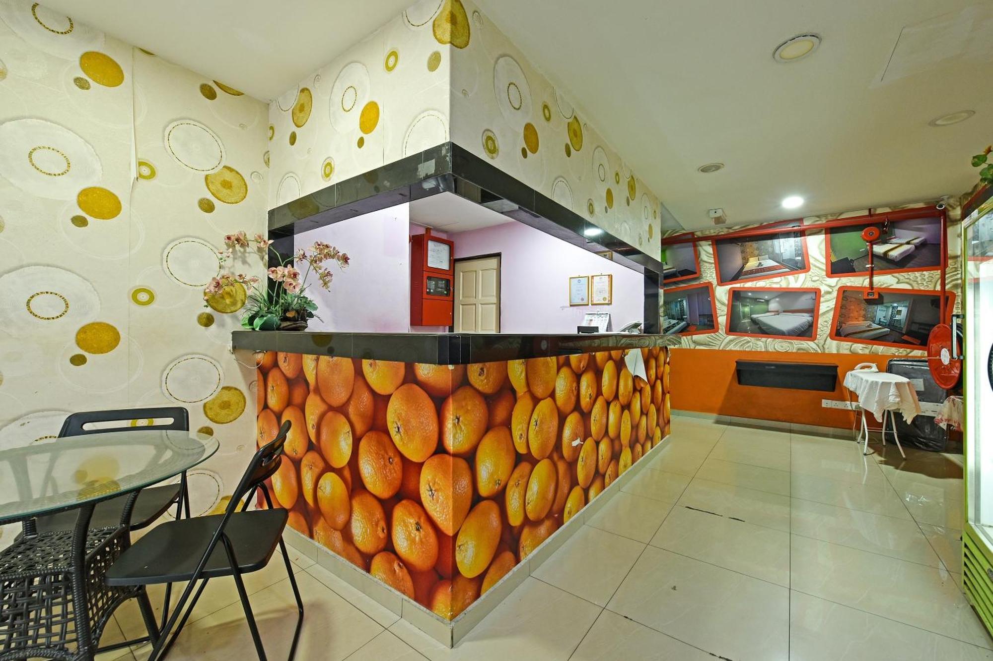 Super Oyo 992 Orange Hotel Куала Пила Екстериор снимка