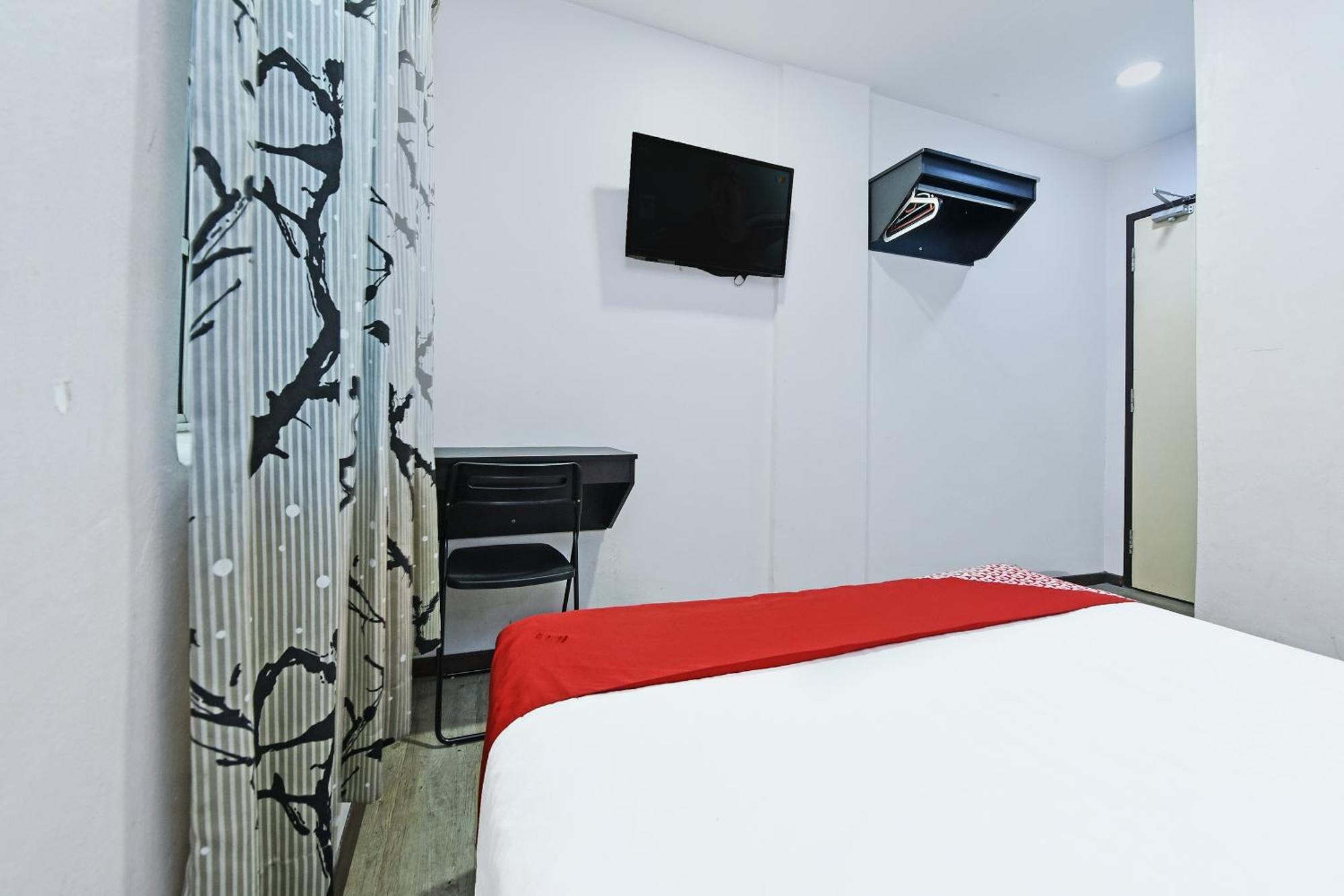 Super Oyo 992 Orange Hotel Куала Пила Екстериор снимка