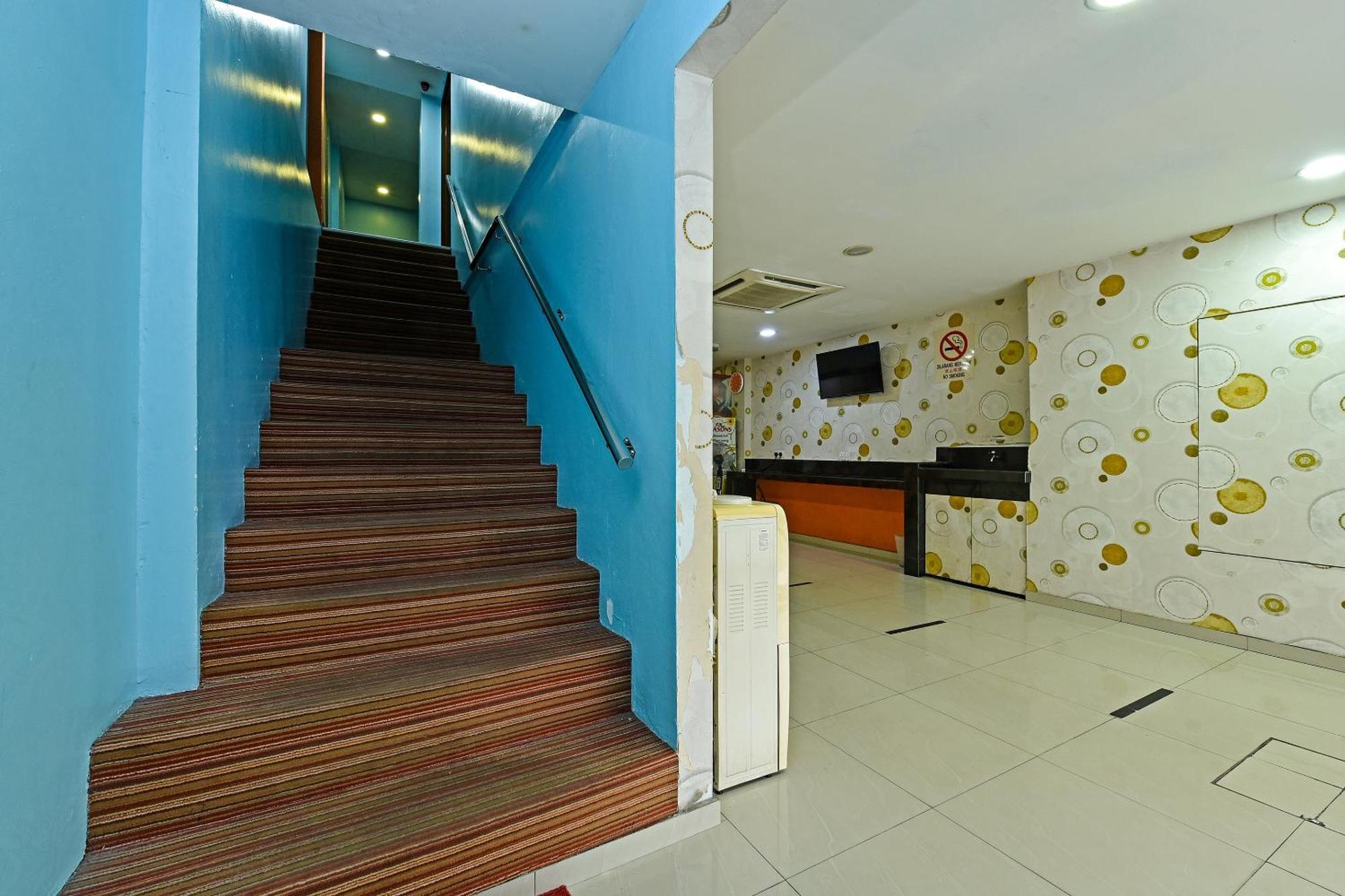 Super Oyo 992 Orange Hotel Куала Пила Екстериор снимка