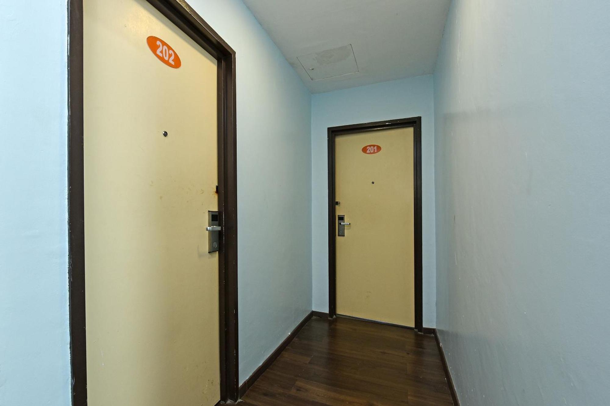 Super Oyo 992 Orange Hotel Куала Пила Екстериор снимка