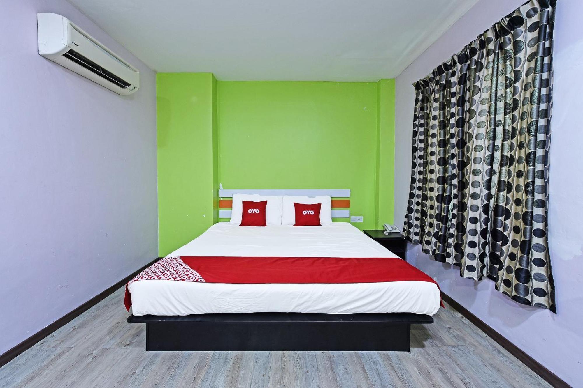Super Oyo 992 Orange Hotel Куала Пила Екстериор снимка