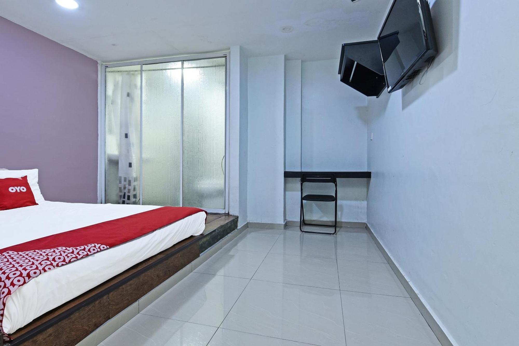 Super Oyo 992 Orange Hotel Куала Пила Екстериор снимка