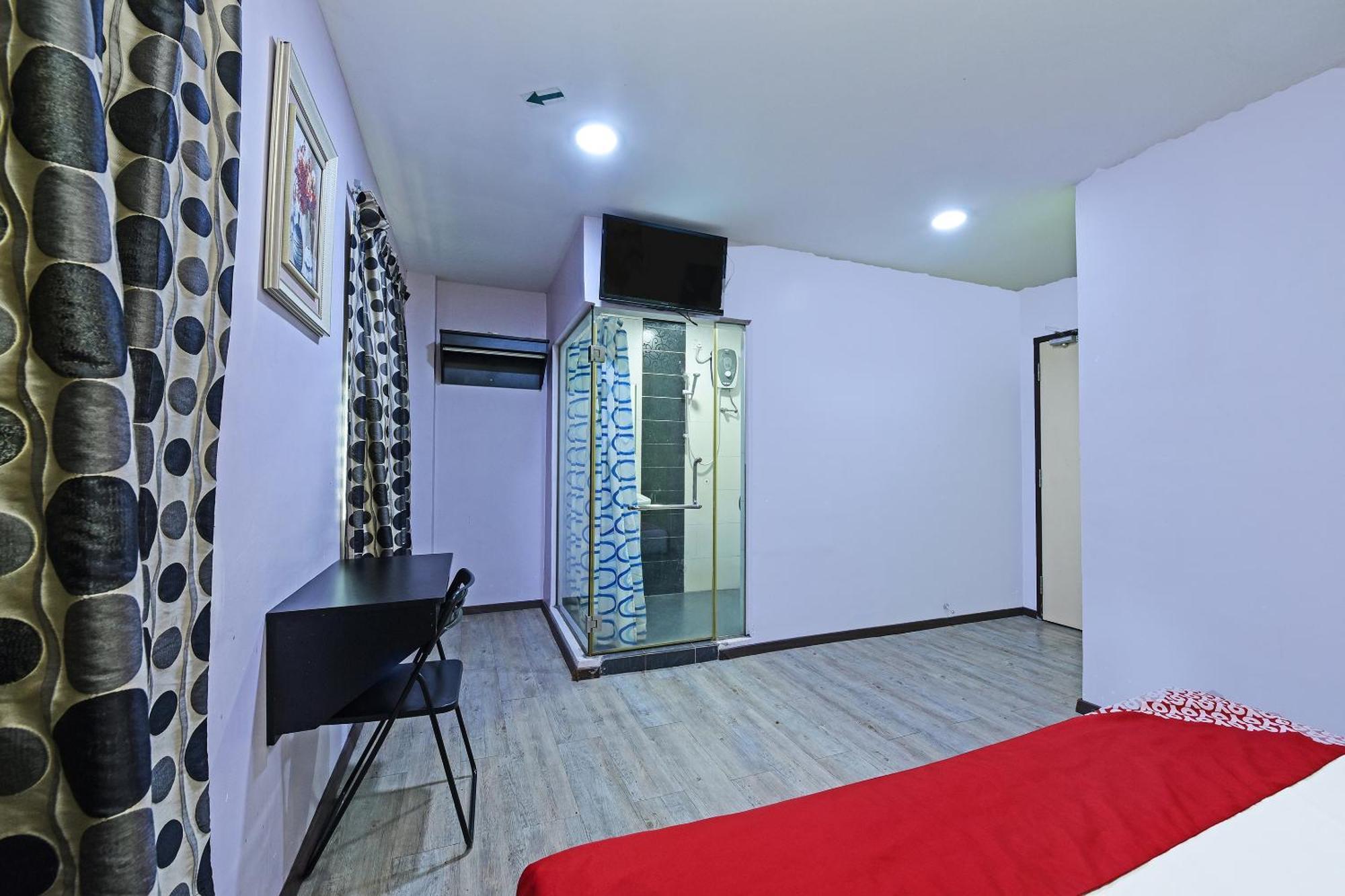 Super Oyo 992 Orange Hotel Куала Пила Екстериор снимка