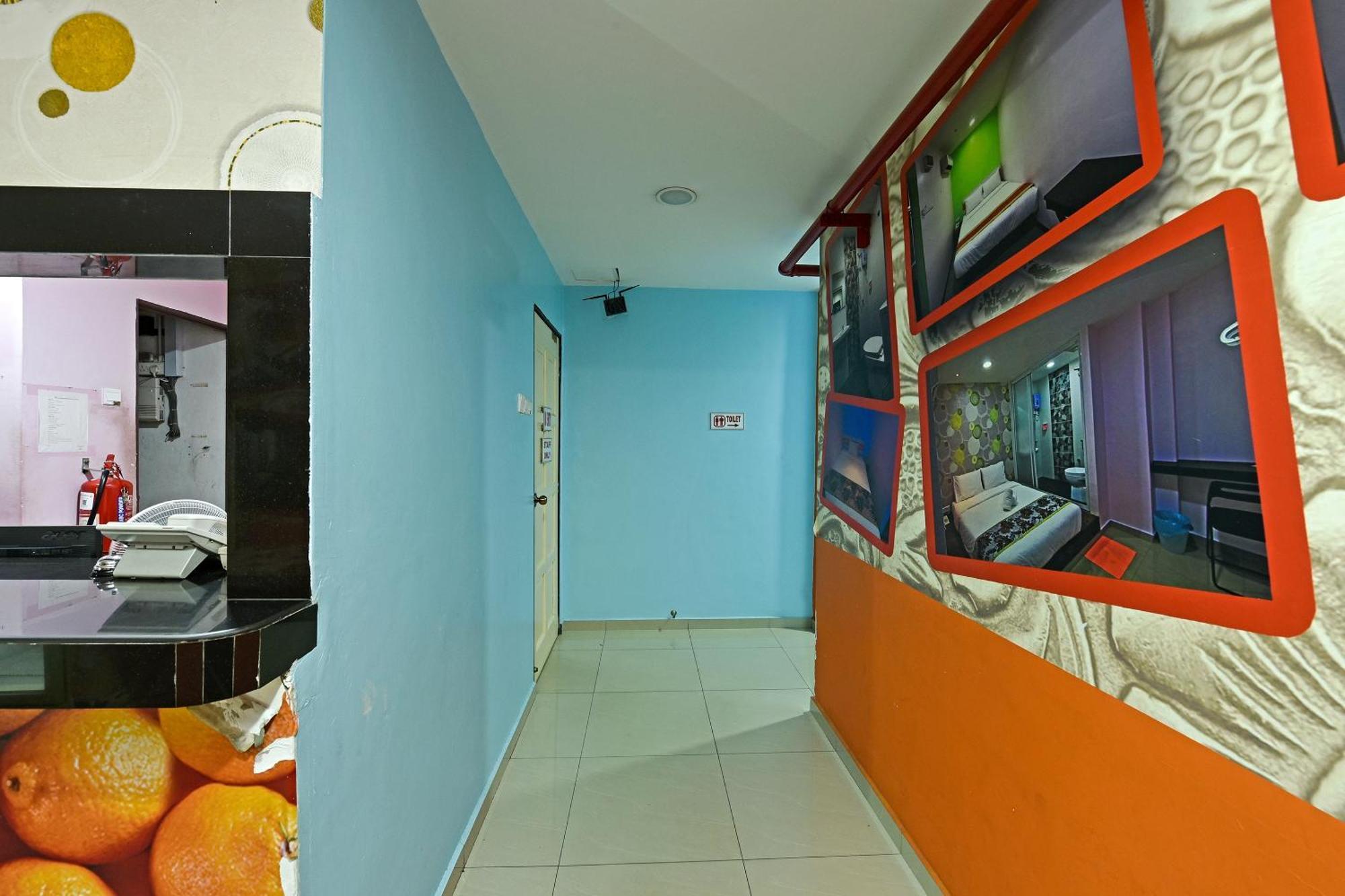 Super Oyo 992 Orange Hotel Куала Пила Екстериор снимка