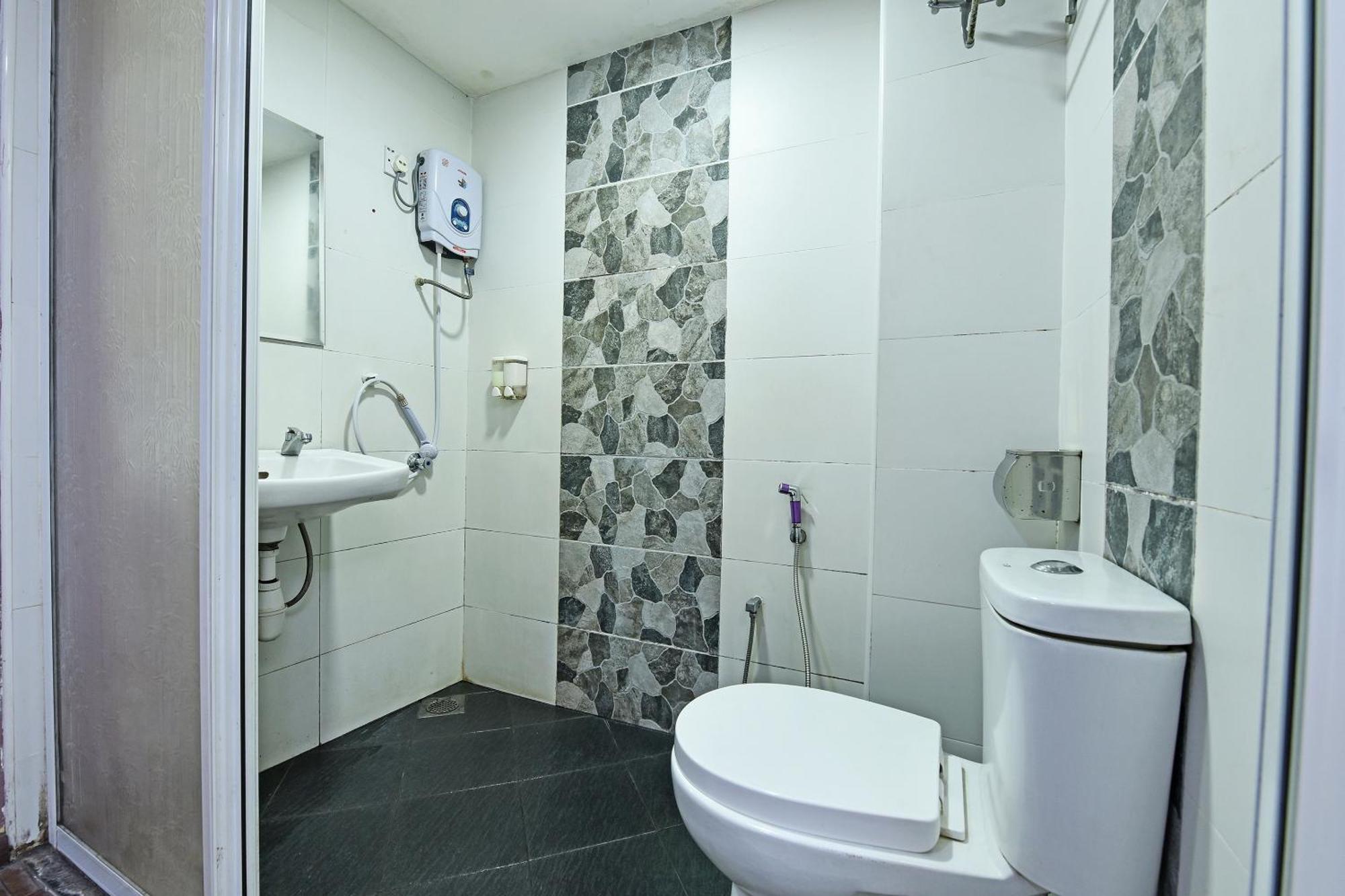 Super Oyo 992 Orange Hotel Куала Пила Екстериор снимка