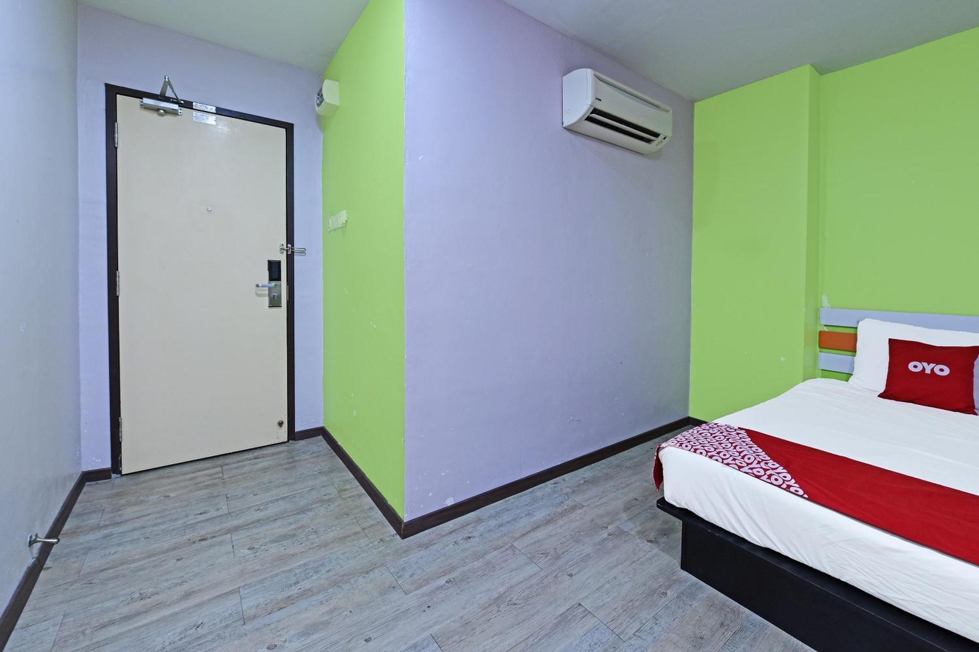 Super Oyo 992 Orange Hotel Куала Пила Екстериор снимка