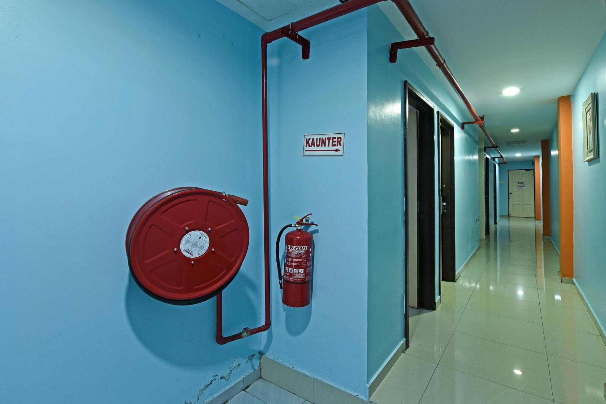 Super Oyo 992 Orange Hotel Куала Пила Екстериор снимка