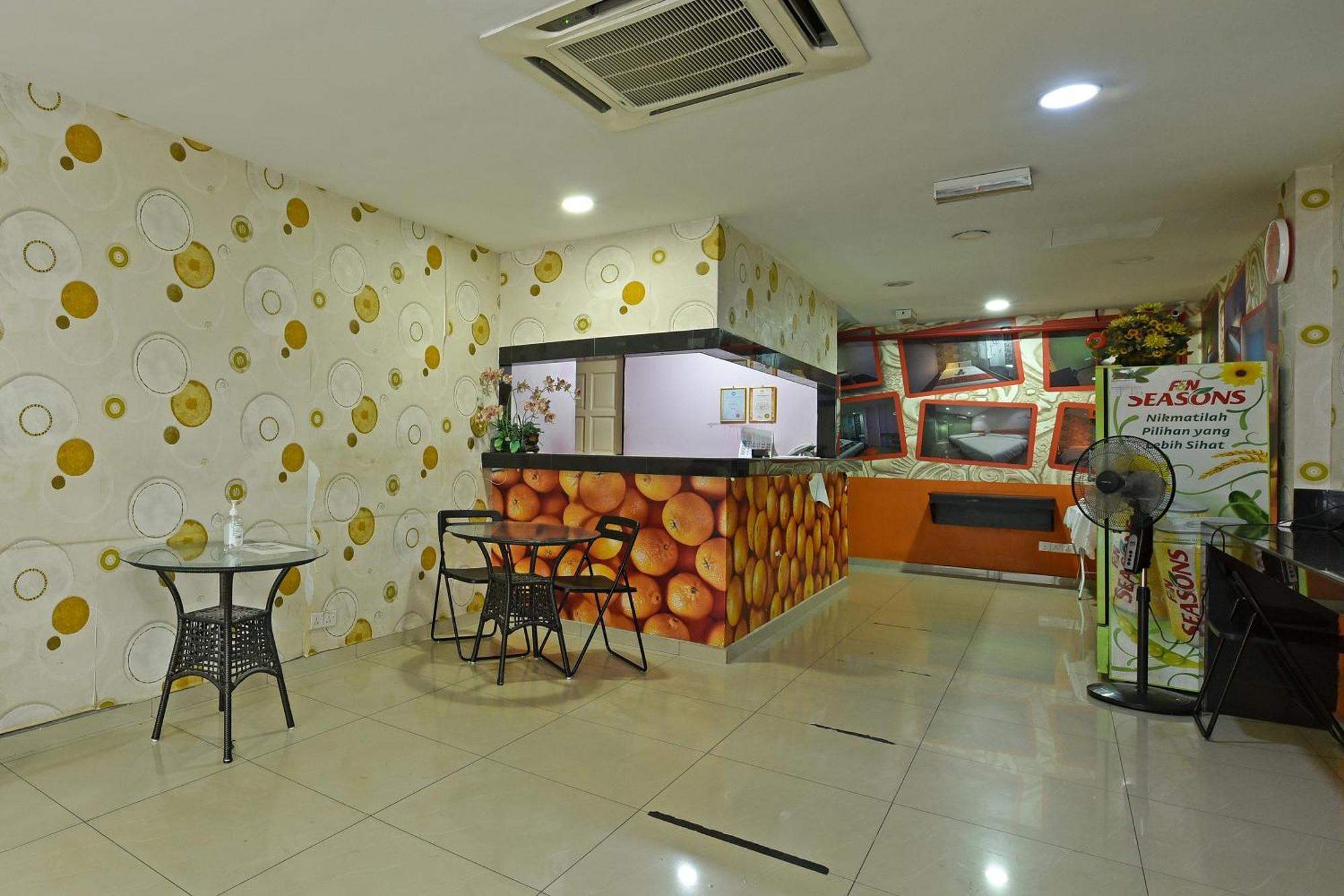 Super Oyo 992 Orange Hotel Куала Пила Екстериор снимка