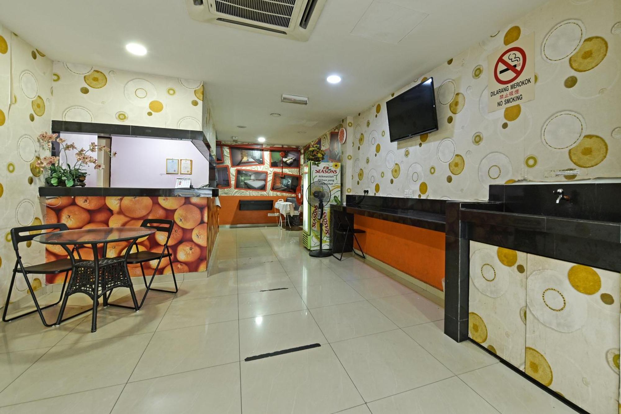 Super Oyo 992 Orange Hotel Куала Пила Екстериор снимка
