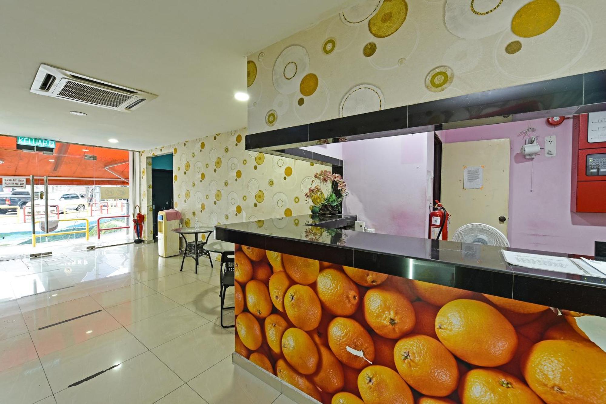 Super Oyo 992 Orange Hotel Куала Пила Екстериор снимка